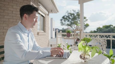 Dając wiarę temu, co znajduje się w Internecie, nieomal straciłem szansę na przyjęcie łaski Boga Wszechmogącego dni ostatecznych (Część 2)