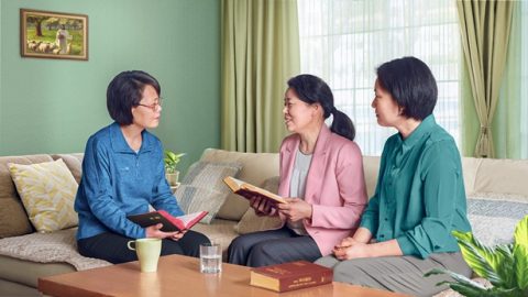 Mówicie, że Pan stał się ciałem, zstąpił na ziemię potajemnie i wykonuje dzieło sądu, rozpocznając od domu Bożego. Jak to możliwe? Biblia wyraźnie przepowiada: „<strong>Wówczas ukaże się na niebie znak Syna Człowieczego. Wtedy będą lamentować wszystkie ludy ziemi i ujrzą Syna Człowieczego przychodzącego na obłokach niebieskich z mocą i wielką chwałą</strong>” <span class="from-inline">(Mt 24:30)</span>. „<strong>Oto przychodzi z obłokami i ujrzy go wszelkie oko, także ci, którzy go przebili. I będą lamentować przed nim wszystkie plemiona ziemi</strong>” <span class="from-inline">(Obj 1:7)</span>. Wierzymy, że kiedy Pan powróci, powinien przybyć z obłokami i ukazać się jawnie wszystkim narodom. Wy jednak głosicie, że Pan już stał się ciałem i w ukryciu zstąpił na ziemię, co zupełnie odbiega od naszego rozumienia. Co tu się dzieje?